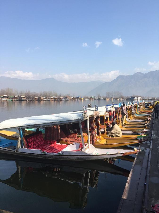 New Alexandra Houseboats Hotel Srinagar  Exterior photo