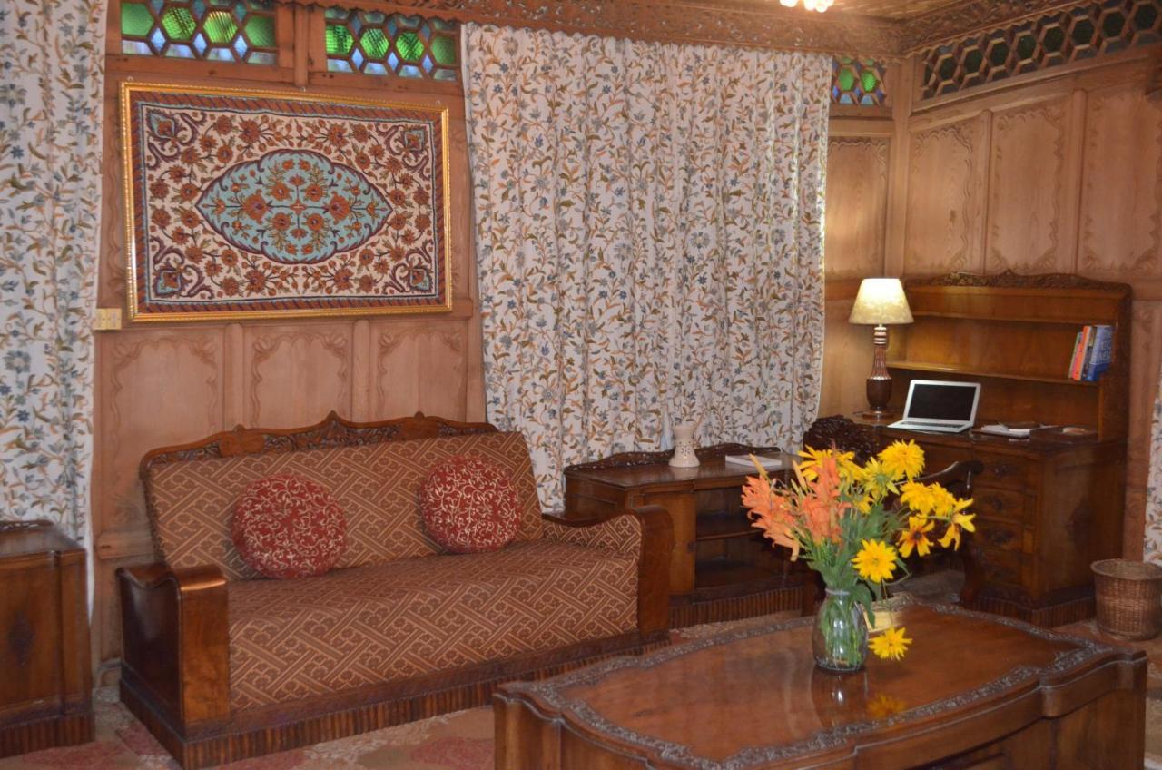 New Alexandra Houseboats Hotel Srinagar  Exterior photo