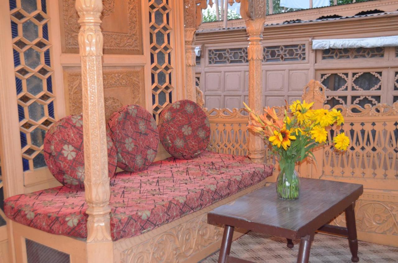 New Alexandra Houseboats Hotel Srinagar  Exterior photo