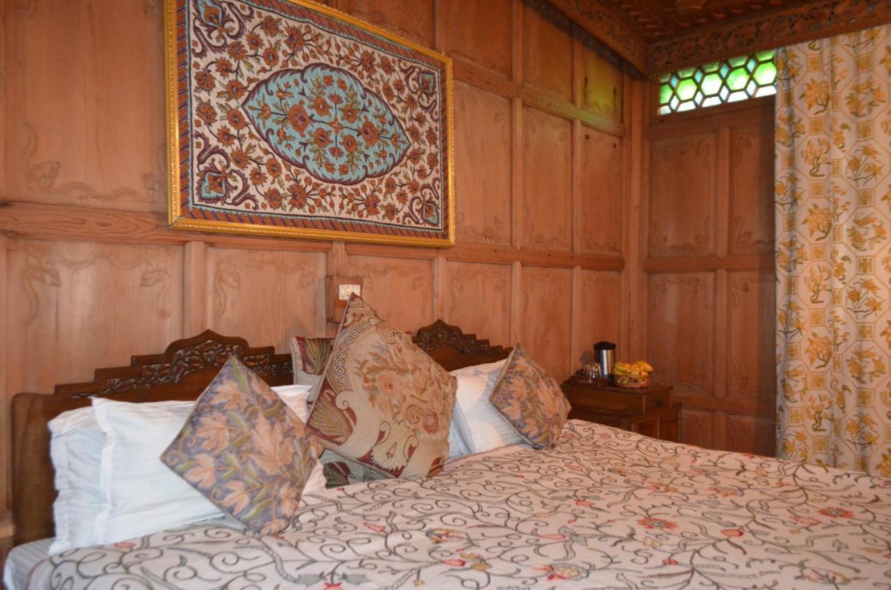 New Alexandra Houseboats Hotel Srinagar  Exterior photo
