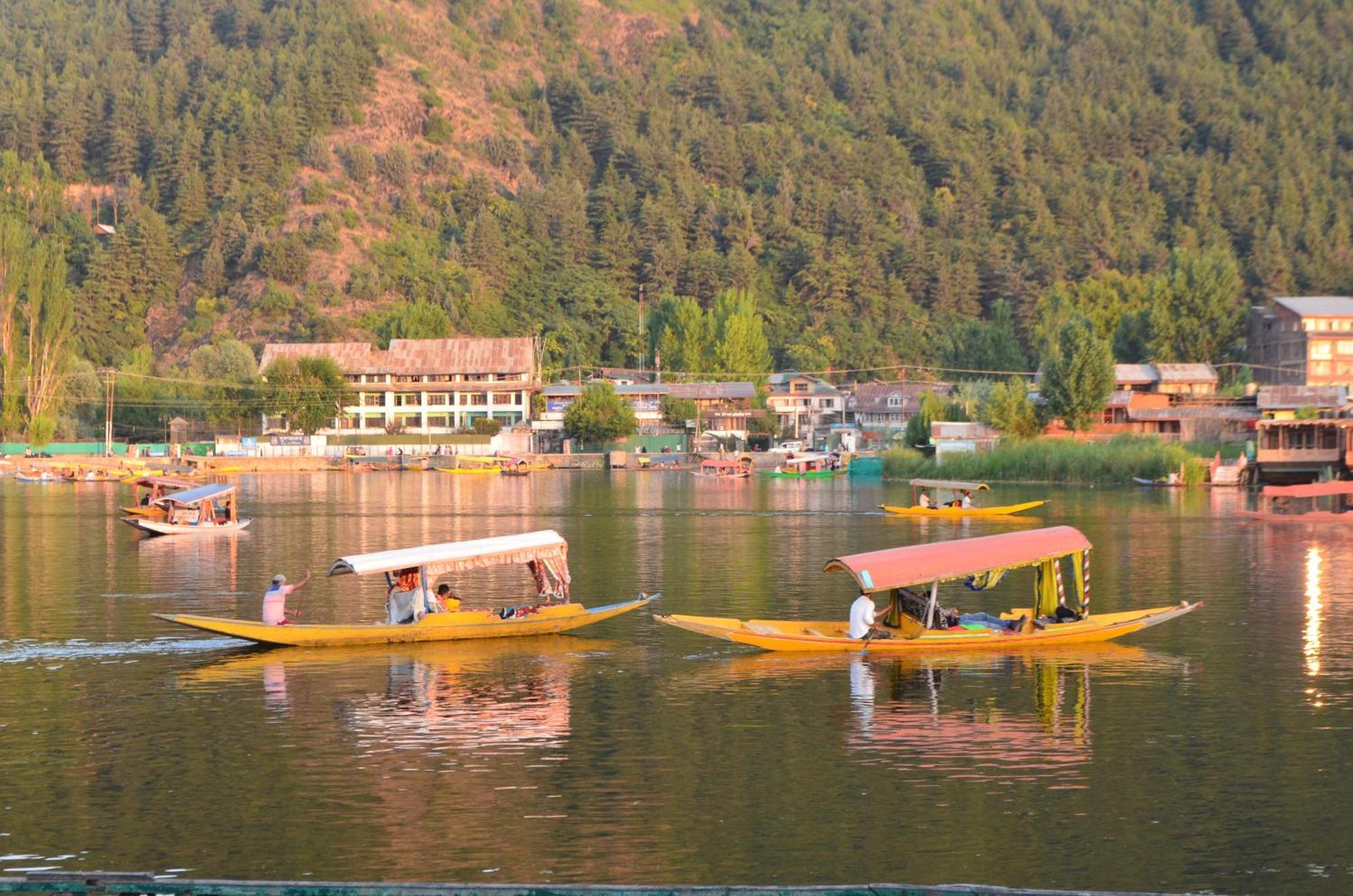 New Alexandra Houseboats Hotel Srinagar  Exterior photo