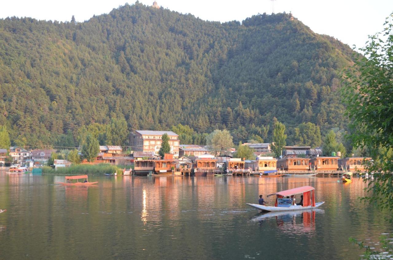 New Alexandra Houseboats Hotel Srinagar  Exterior photo