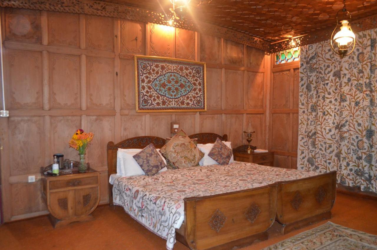 New Alexandra Houseboats Hotel Srinagar  Exterior photo